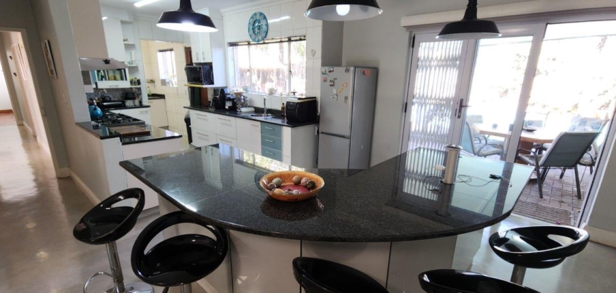 3 Bedroom Property for Sale in Brackendowns Gauteng
