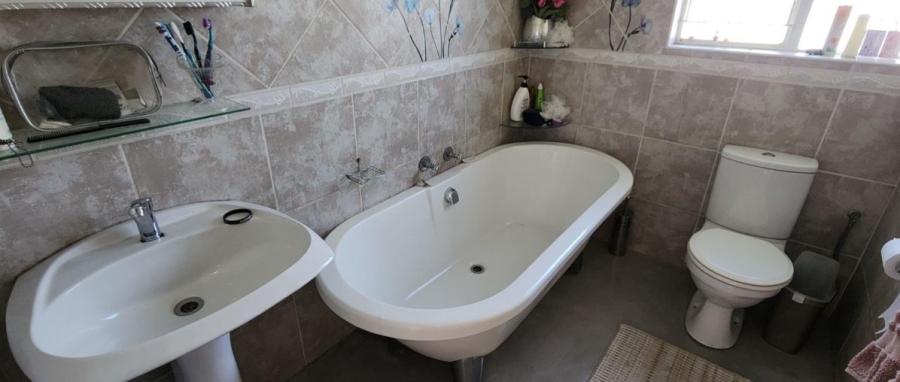 3 Bedroom Property for Sale in Brackendowns Gauteng