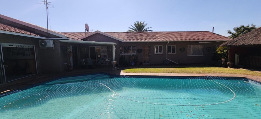 3 Bedroom Property for Sale in Brackendowns Gauteng