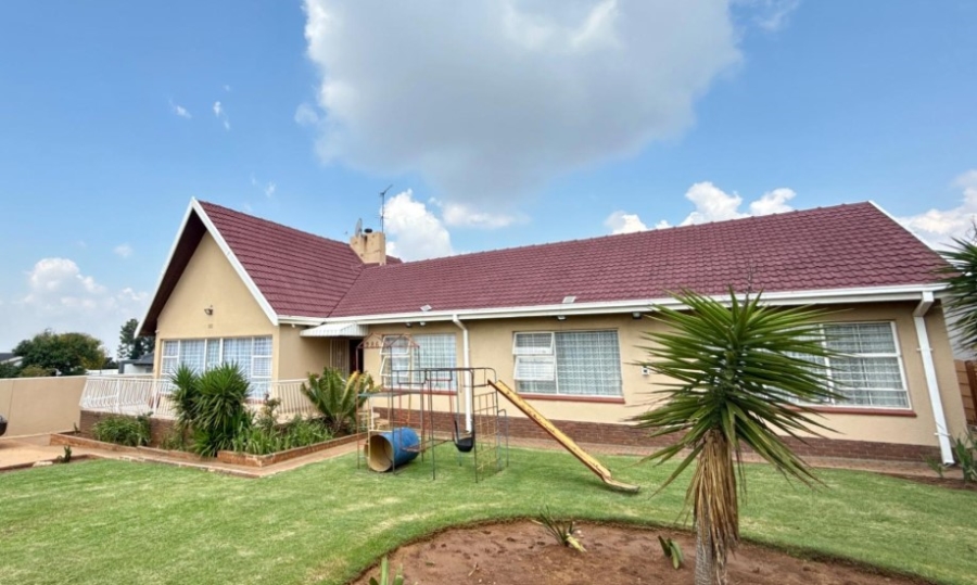 4 Bedroom Property for Sale in Risana Gauteng