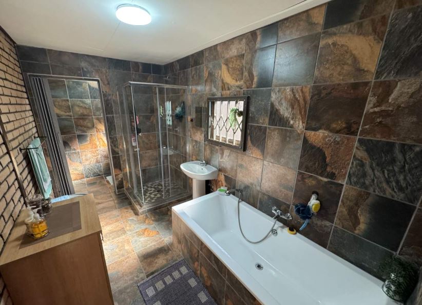 3 Bedroom Property for Sale in Brackendowns Gauteng