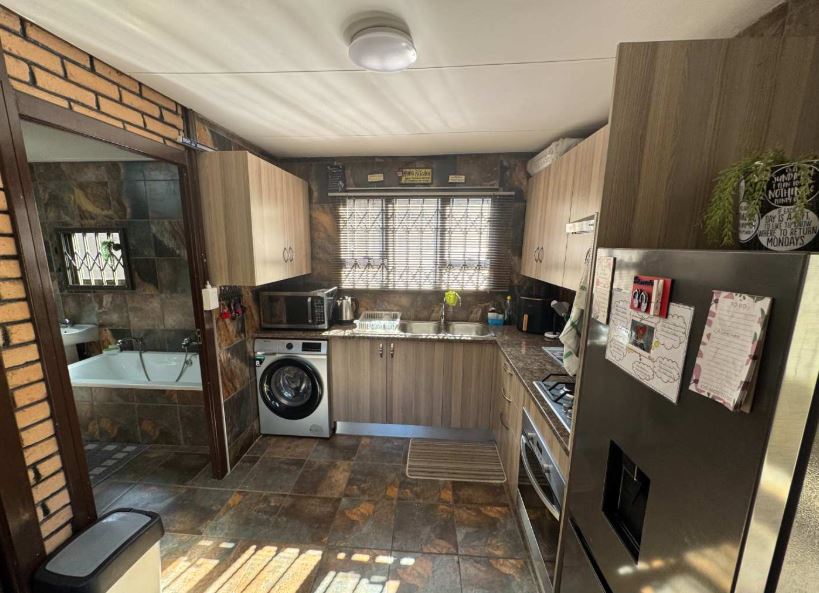 3 Bedroom Property for Sale in Brackendowns Gauteng
