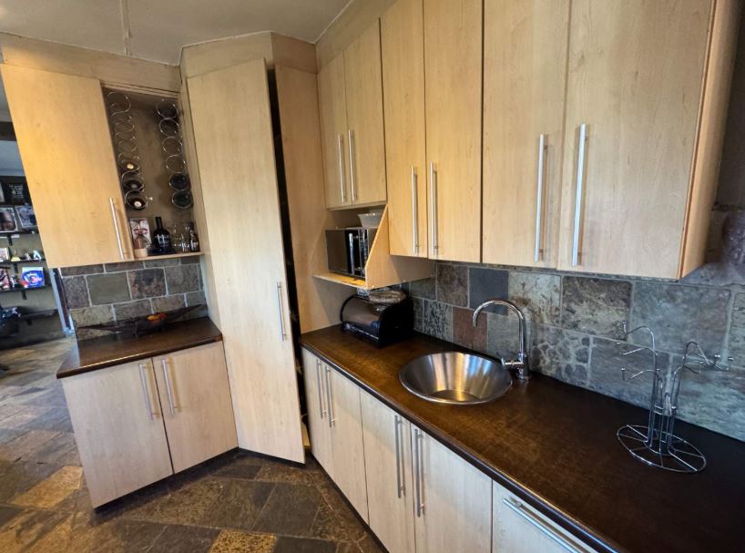 3 Bedroom Property for Sale in Brackendowns Gauteng