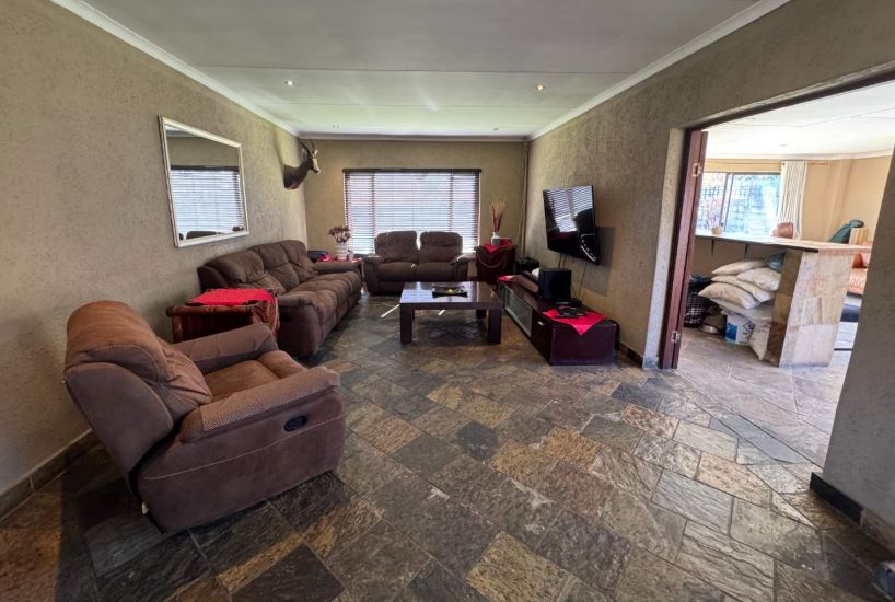 3 Bedroom Property for Sale in Brackendowns Gauteng