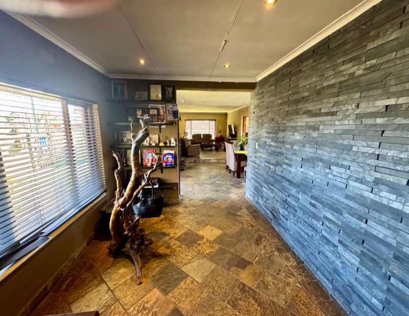 3 Bedroom Property for Sale in Brackendowns Gauteng