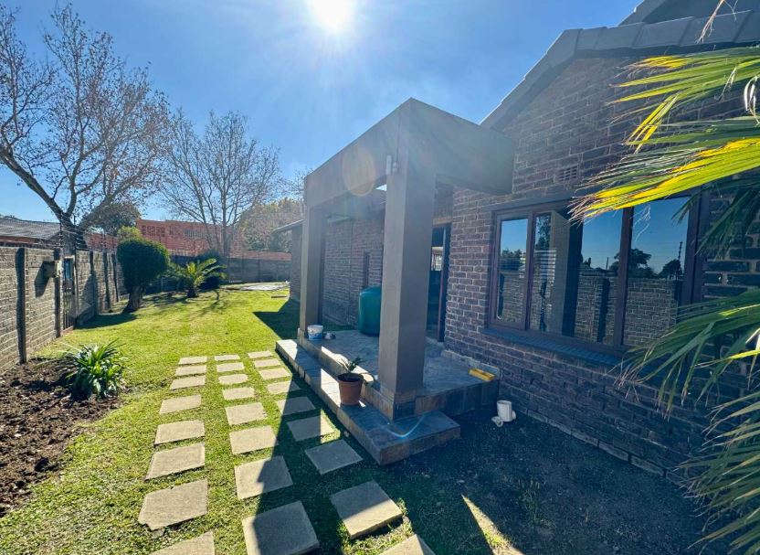 3 Bedroom Property for Sale in Brackendowns Gauteng