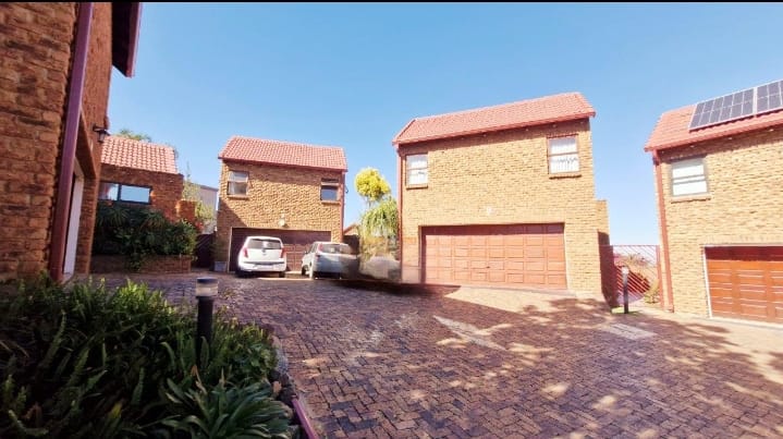 3 Bedroom Property for Sale in Bassonia Gauteng
