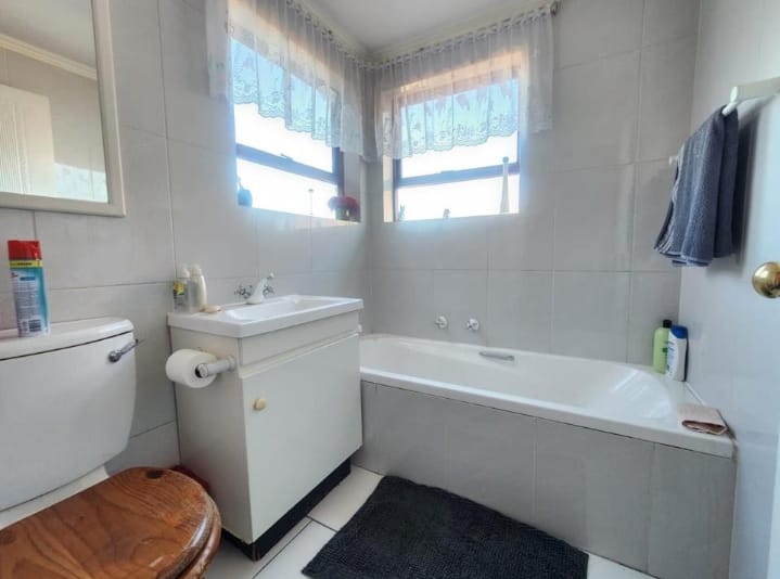 3 Bedroom Property for Sale in Bassonia Gauteng
