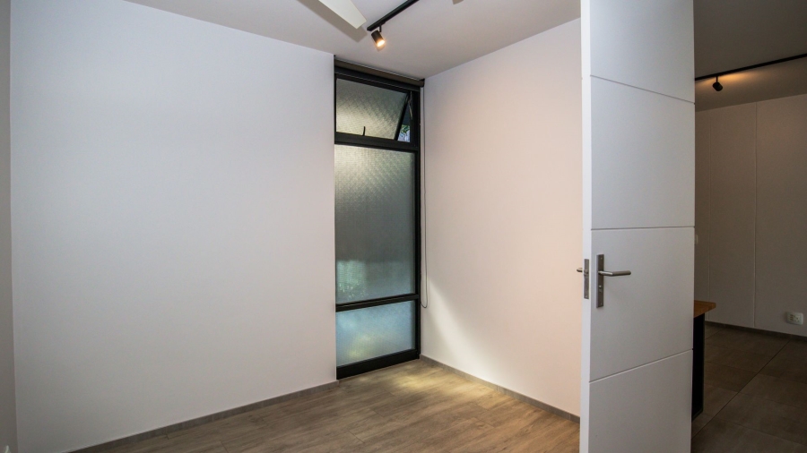 2 Bedroom Property for Sale in Nieuw Muckleneuk Gauteng