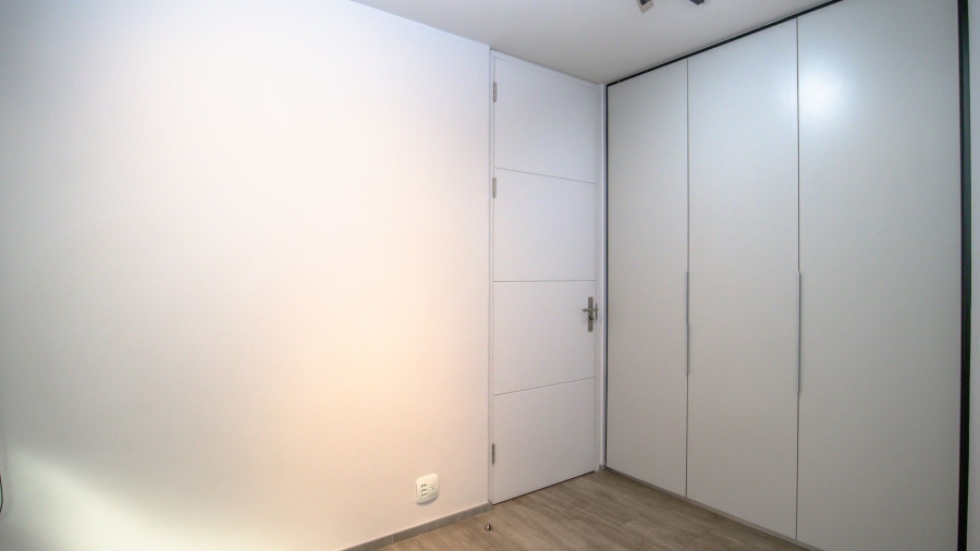 2 Bedroom Property for Sale in Nieuw Muckleneuk Gauteng