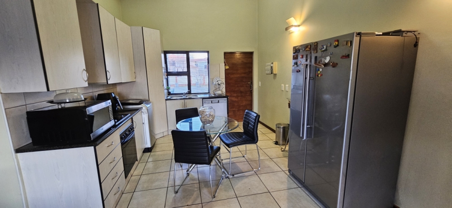 2 Bedroom Property for Sale in Greenstone Hill Gauteng