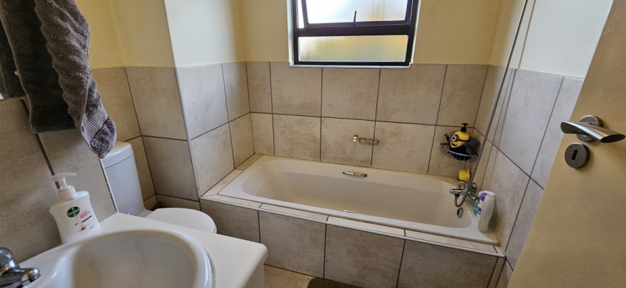 2 Bedroom Property for Sale in Greenstone Hill Gauteng