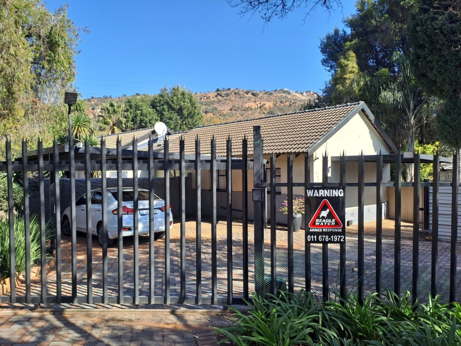 4 Bedroom Property for Sale in Strubensvallei Gauteng
