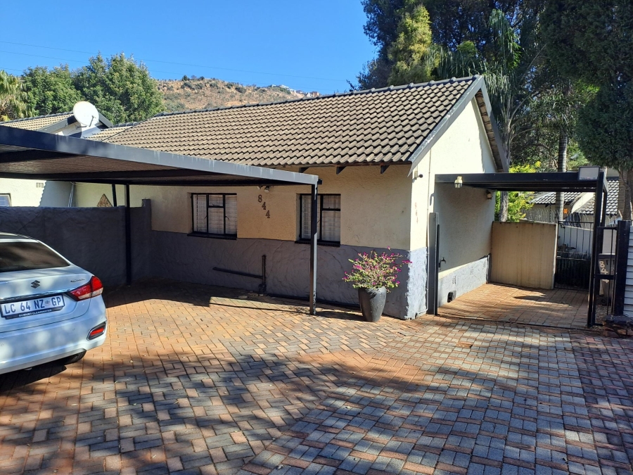 4 Bedroom Property for Sale in Strubensvallei Gauteng