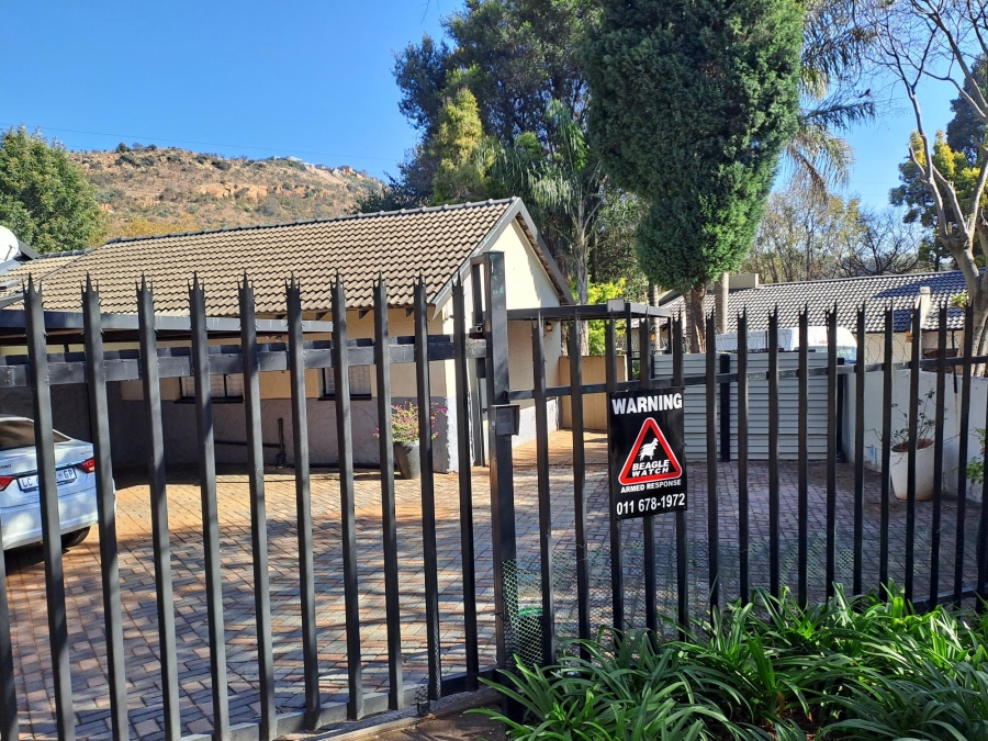 4 Bedroom Property for Sale in Strubensvallei Gauteng
