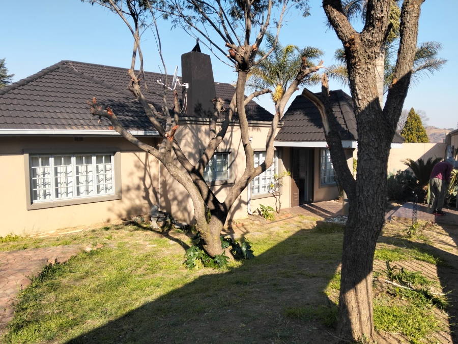 3 Bedroom Property for Sale in Linmeyer Gauteng