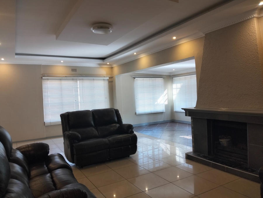 3 Bedroom Property for Sale in Linmeyer Gauteng