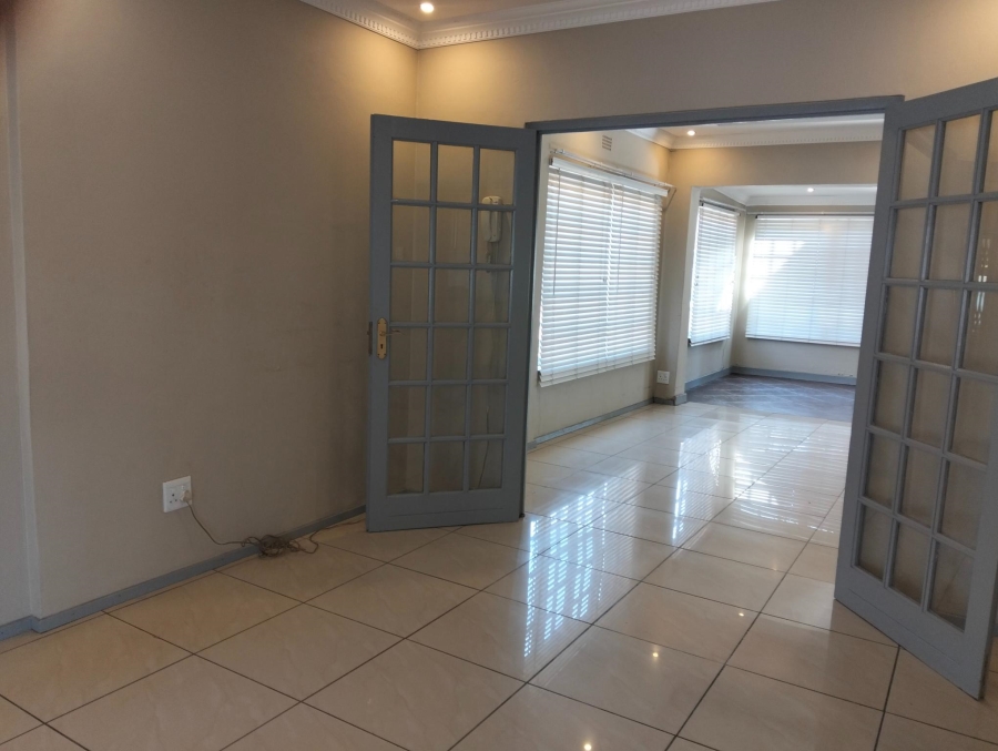 3 Bedroom Property for Sale in Linmeyer Gauteng