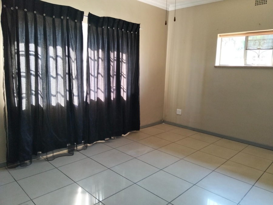 3 Bedroom Property for Sale in Linmeyer Gauteng