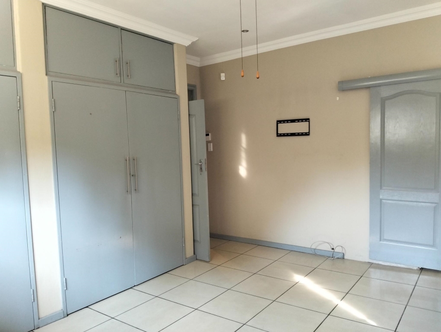 3 Bedroom Property for Sale in Linmeyer Gauteng