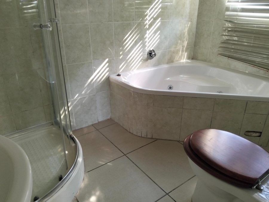 3 Bedroom Property for Sale in Linmeyer Gauteng