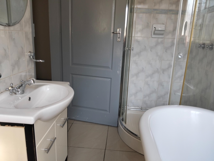3 Bedroom Property for Sale in Linmeyer Gauteng