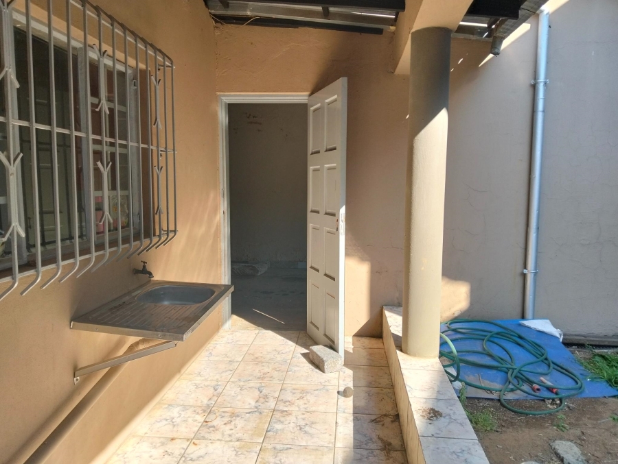 3 Bedroom Property for Sale in Linmeyer Gauteng
