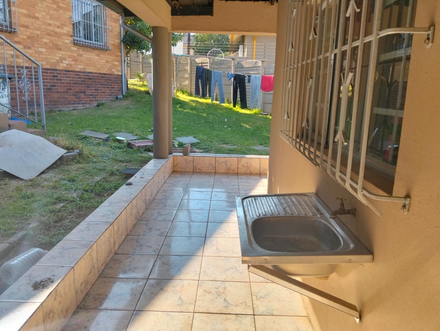 3 Bedroom Property for Sale in Linmeyer Gauteng
