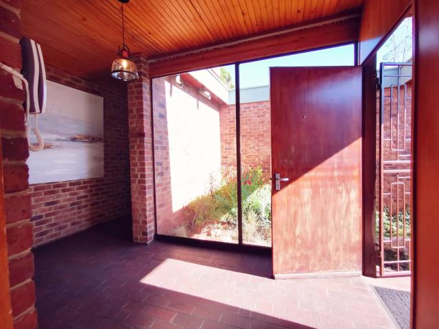 To Let 3 Bedroom Property for Rent in Floracliffe Gauteng