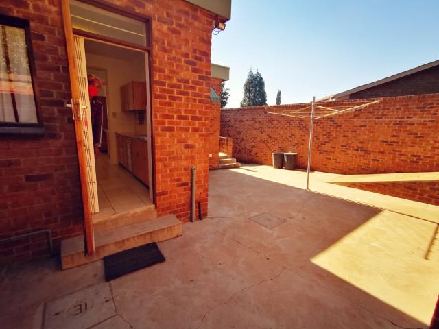 To Let 3 Bedroom Property for Rent in Floracliffe Gauteng