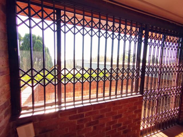 To Let 3 Bedroom Property for Rent in Floracliffe Gauteng