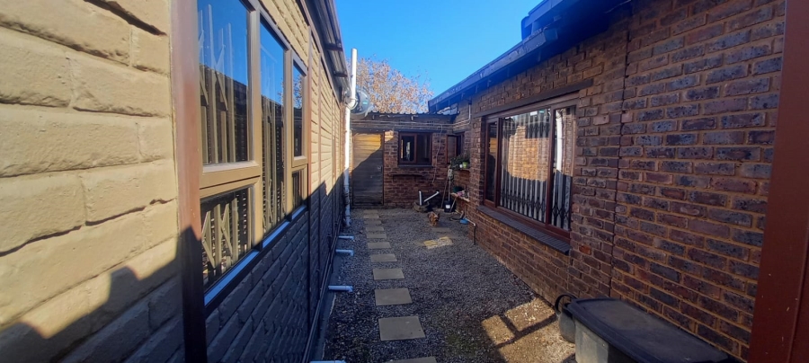 4 Bedroom Property for Sale in Brackendowns Gauteng
