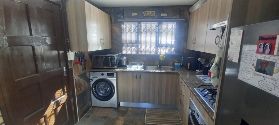 4 Bedroom Property for Sale in Brackendowns Gauteng