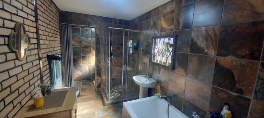 4 Bedroom Property for Sale in Brackendowns Gauteng