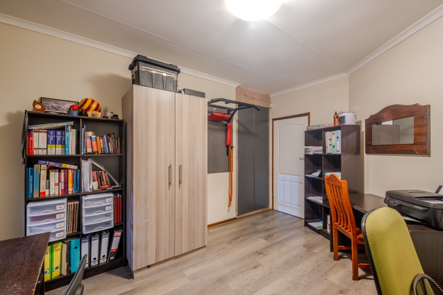 5 Bedroom Property for Sale in Moreleta Park Gauteng