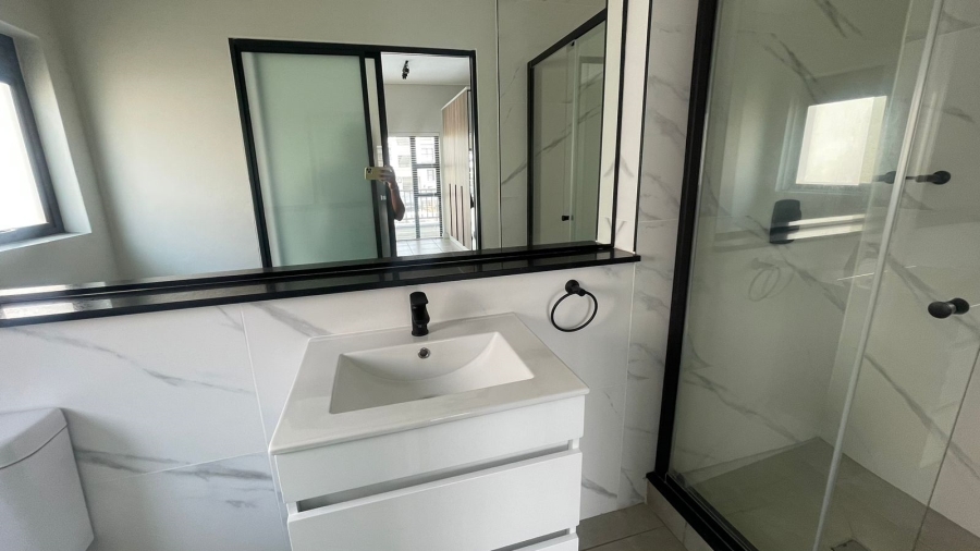 To Let 2 Bedroom Property for Rent in Waterfall Gauteng