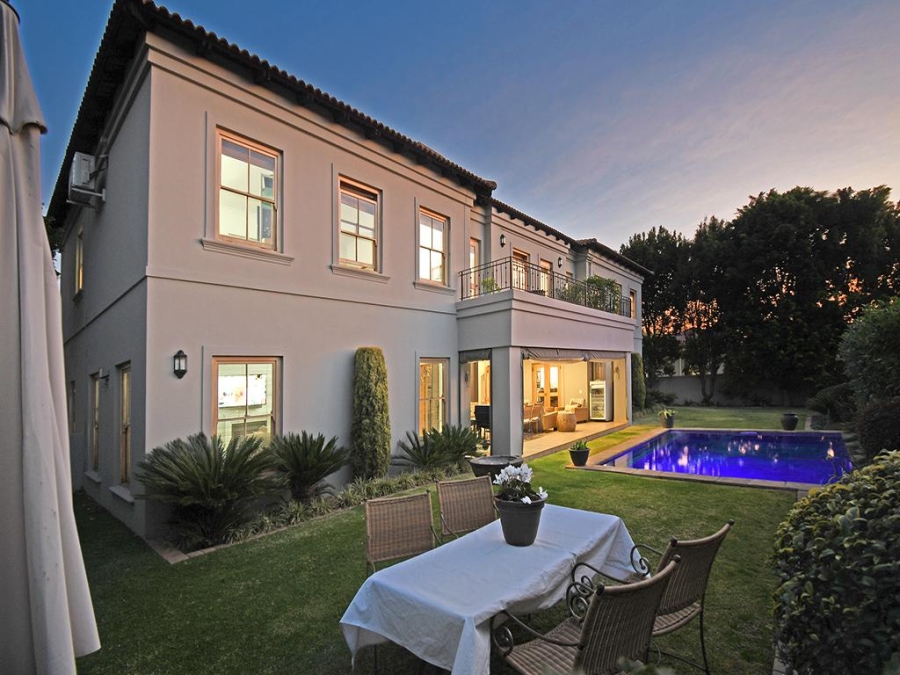 5 Bedroom Property for Sale in Benmore Gardens Gauteng