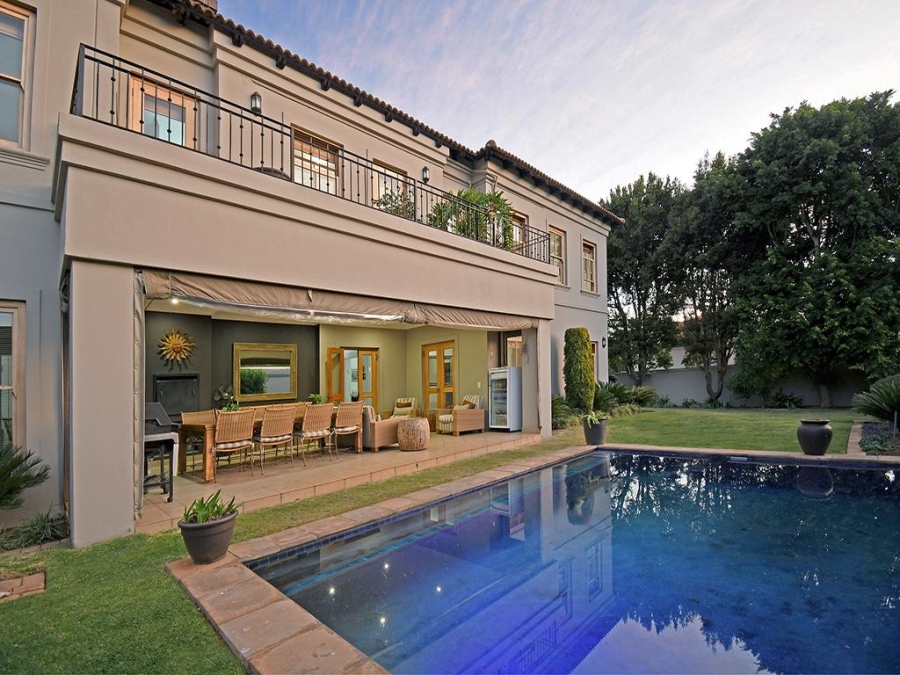 5 Bedroom Property for Sale in Benmore Gardens Gauteng
