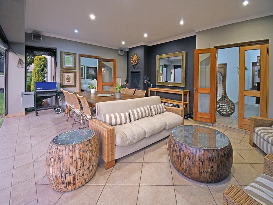 5 Bedroom Property for Sale in Benmore Gardens Gauteng