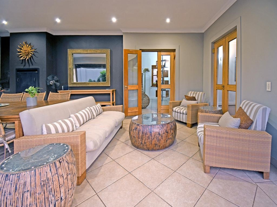 5 Bedroom Property for Sale in Benmore Gardens Gauteng
