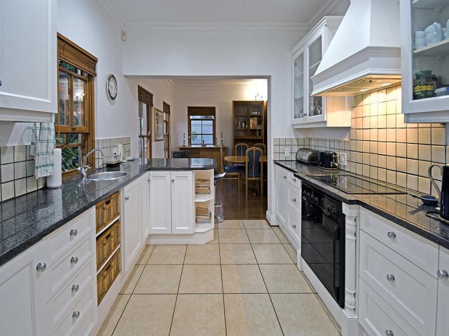 5 Bedroom Property for Sale in Benmore Gardens Gauteng