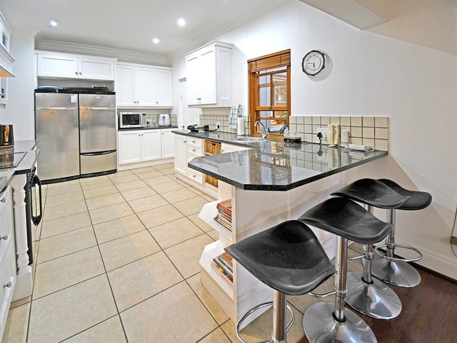 5 Bedroom Property for Sale in Benmore Gardens Gauteng