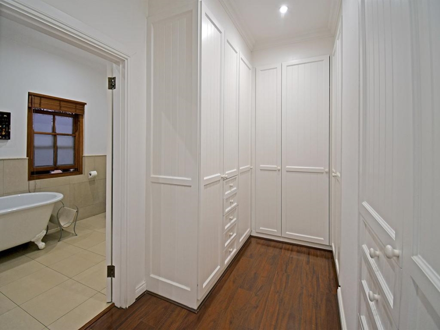 5 Bedroom Property for Sale in Benmore Gardens Gauteng