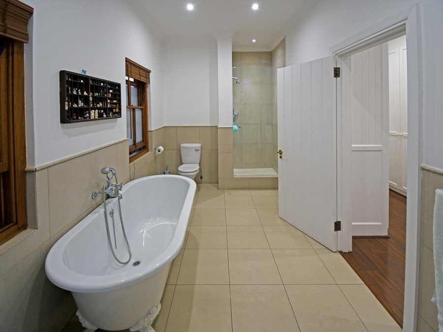 5 Bedroom Property for Sale in Benmore Gardens Gauteng