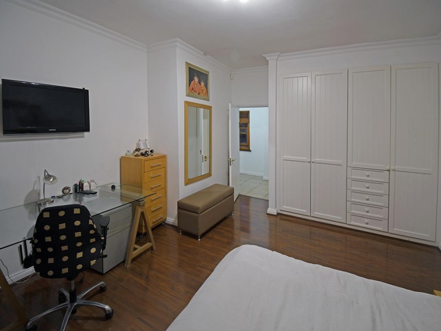 5 Bedroom Property for Sale in Benmore Gardens Gauteng