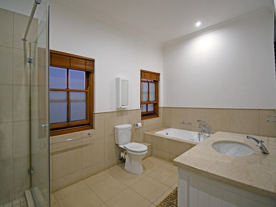 5 Bedroom Property for Sale in Benmore Gardens Gauteng