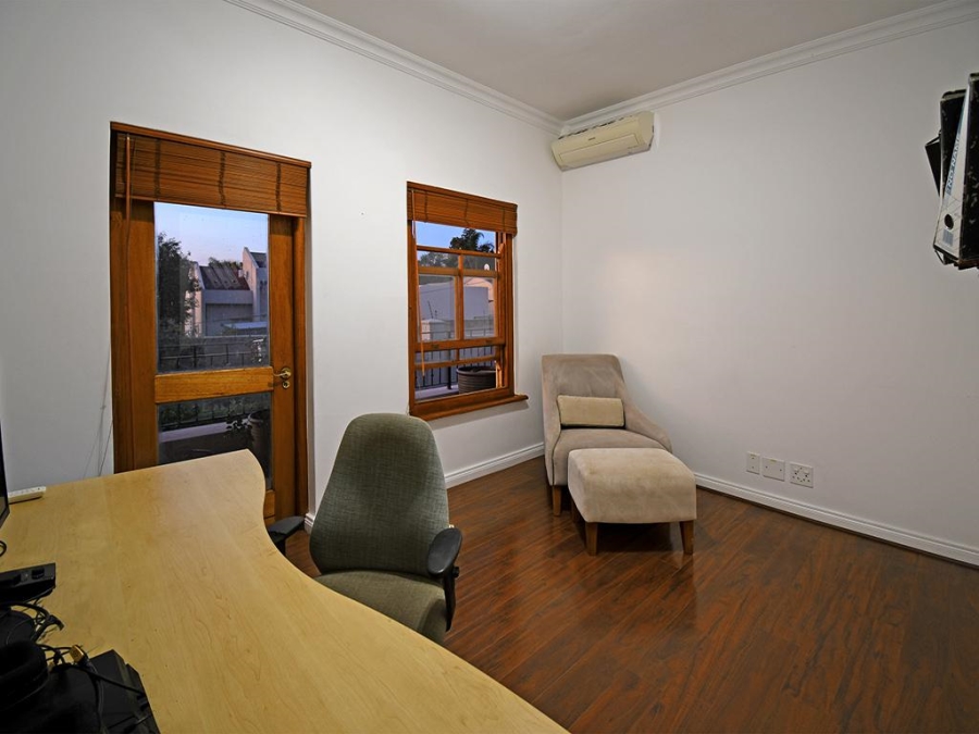 5 Bedroom Property for Sale in Benmore Gardens Gauteng