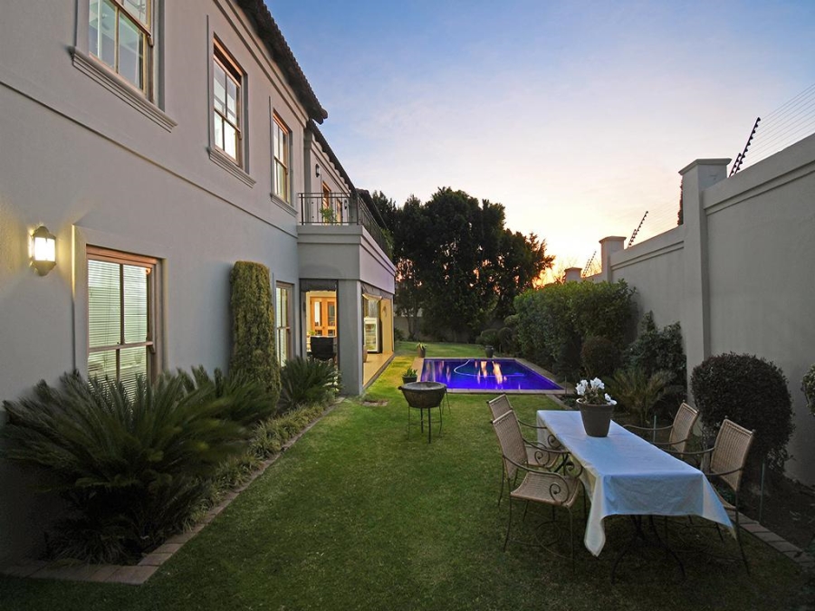 5 Bedroom Property for Sale in Benmore Gardens Gauteng