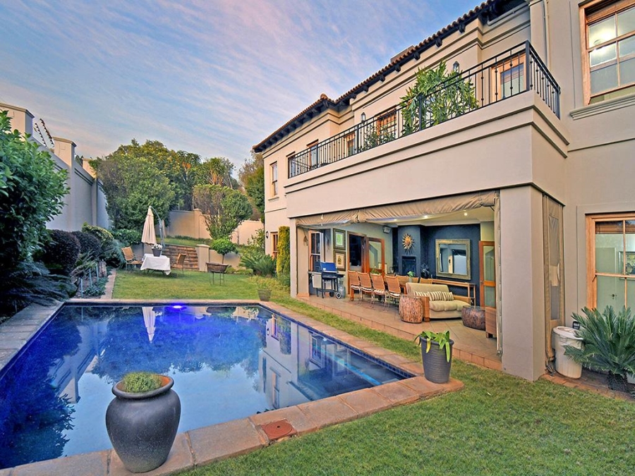 5 Bedroom Property for Sale in Benmore Gardens Gauteng