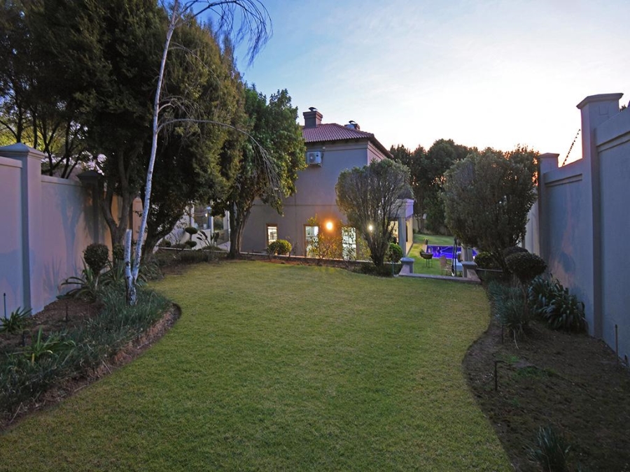 5 Bedroom Property for Sale in Benmore Gardens Gauteng